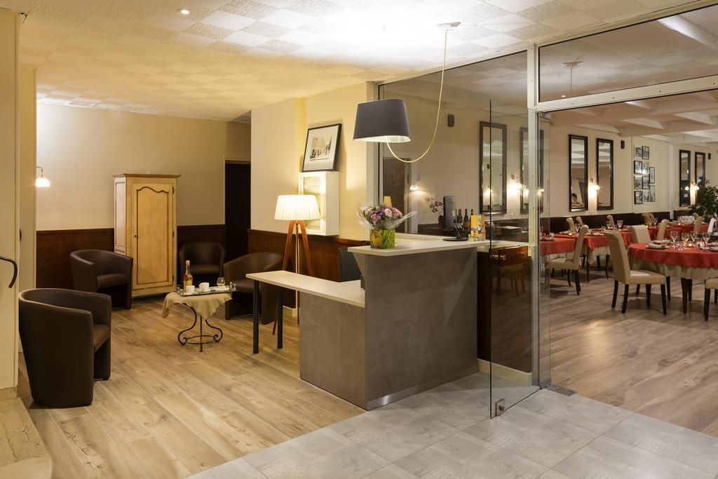 Logis Hotel Restaurant Les Cedres Joyeuse Exterior foto
