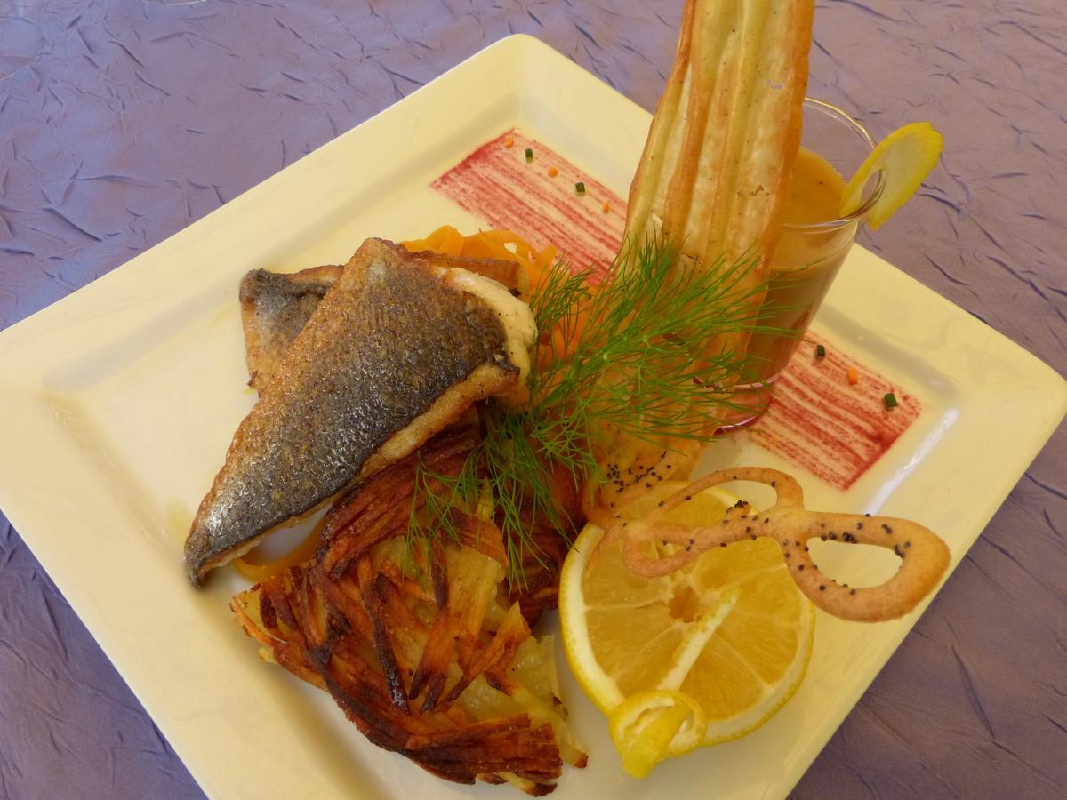 Logis Hotel Restaurant Les Cedres Joyeuse Exterior foto