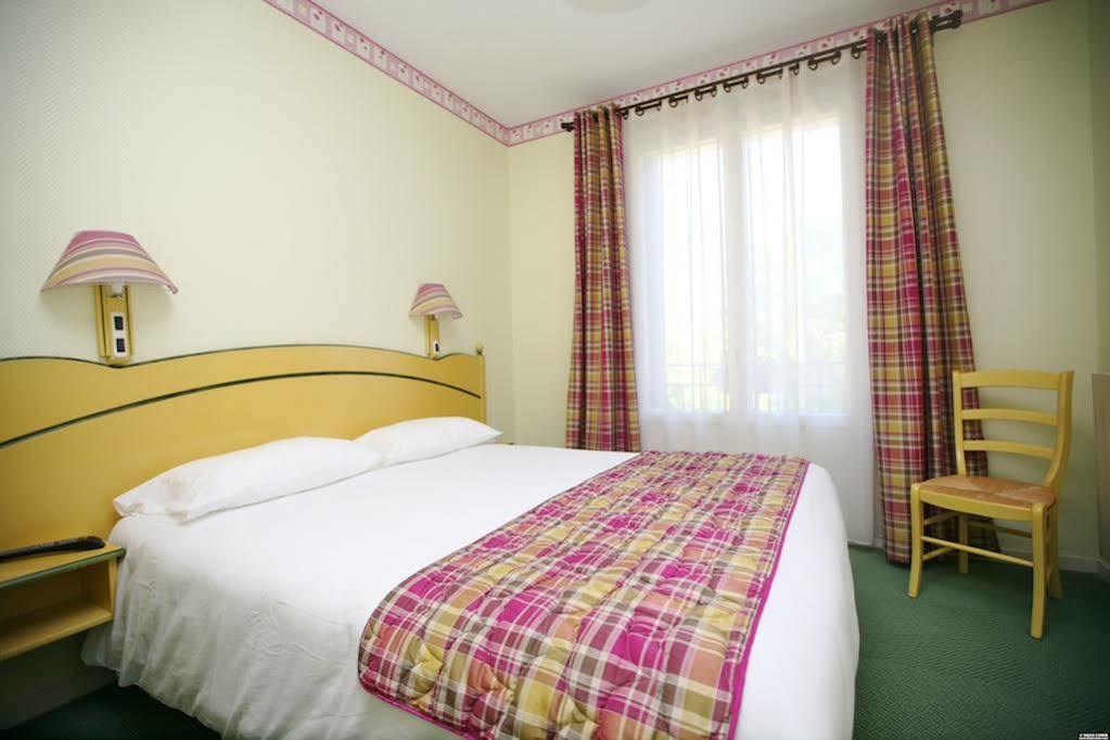 Logis Hotel Restaurant Les Cedres Joyeuse Exterior foto